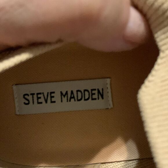 Steve Madden Size 10 cream slipons.  Most comfy & hugs your feet perfectly - Picture 6 of 7